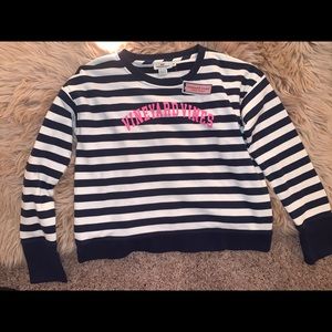 Vineyard vines pull over
